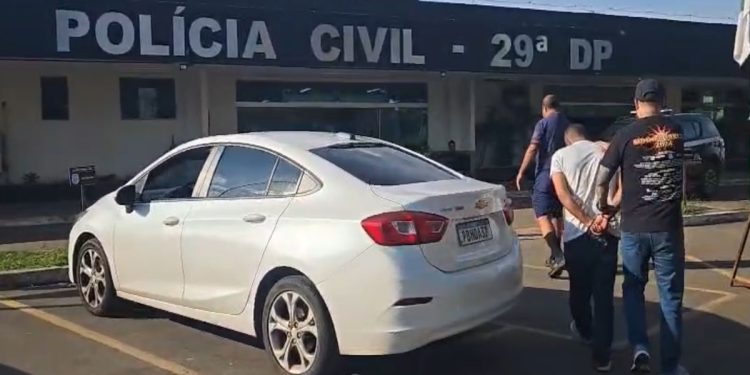 Homem em “saídão” é preso após espancar companheira