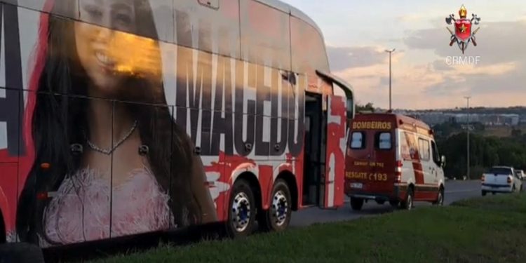 Homem morre esmagado ao trocar pneu de ônibus de cantora sertaneja