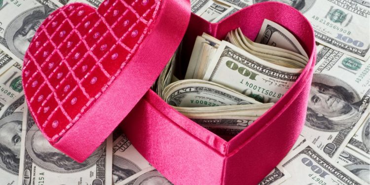 Mulher finge romance e aplica “estelionato amoroso” de R$ 340 mil