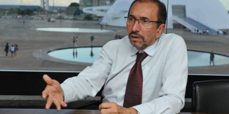 Após sanção de lei em memória a vítimas do comunismo, secretário pede demissão