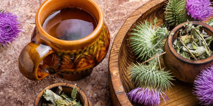 Gordura no fígado: chá anti-inflamatório pode ajudar a “limpar” órgão