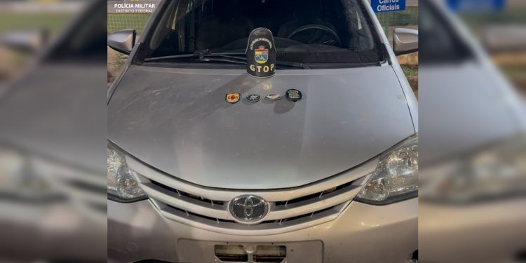 Carro roubado em MG é encontrado no DF com jovens entre 14 e 19 anos