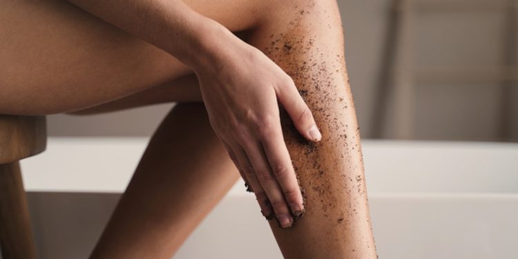 Esfoliação da pele: 9 perguntas para entender riscos e cuidados