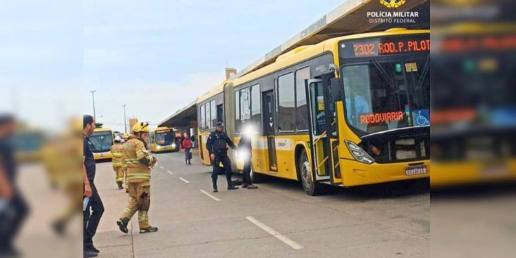 Homem leva seis facadas na cabeça após reagir a assédio em ônibus