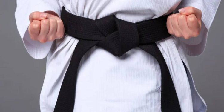 Mulher que era espancada matou marido com golpe popular no jiu-jítsu