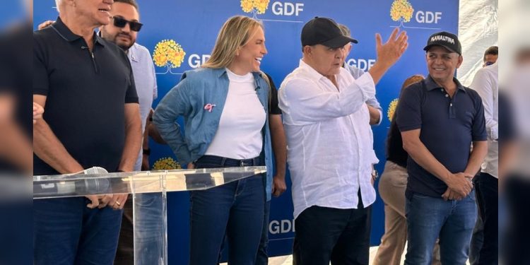 Ibaneis entrega 40 ônibus em Planaltina e fala em duplicação da DF-128