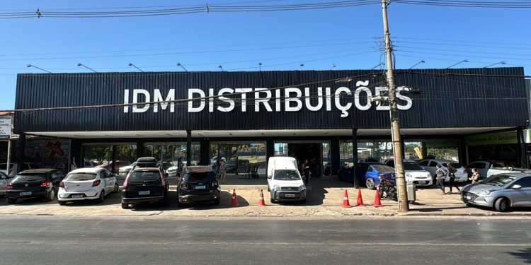 Um dia após operação, loja de maquiagens alvo da PCDF abre normalmente