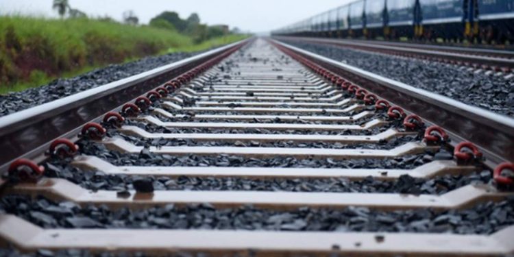 Homem é atropelado por trem e sofre trauma na cabeça no DF