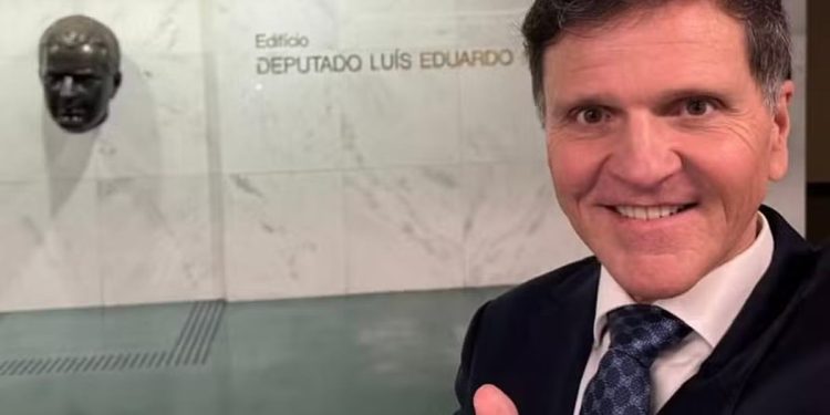 Empresário casado com atriz da Globo bate a cabeça em casa e morre