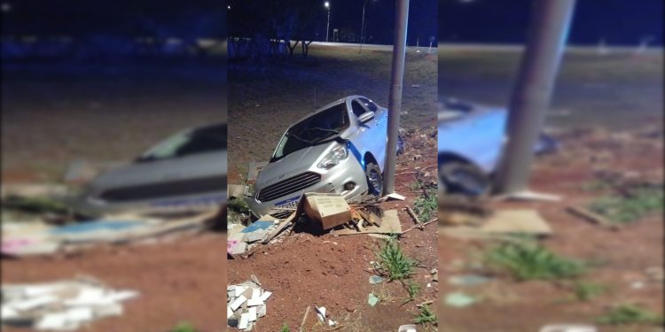 Bêbado foge de blitz, atropela motociclista e é preso no DF