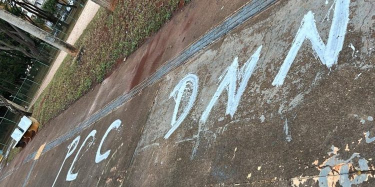 Asa Sul amanhece com pichações do “PCC”, e moradores ficam em pânico