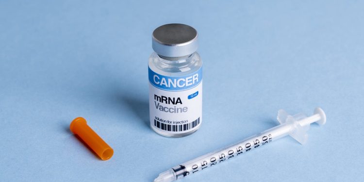 Vacina de mRNA contra Covid aumenta sobrevida de pacientes com câncer