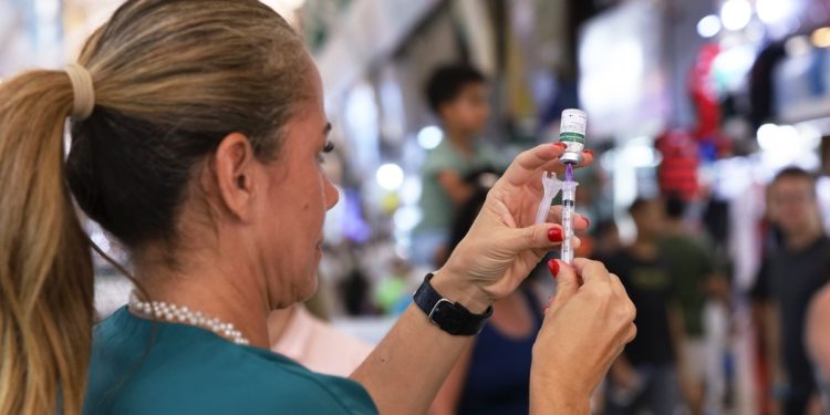 Caderneta atualizada: quase 50 UBSs aplicam vacinas neste sábado (1º)