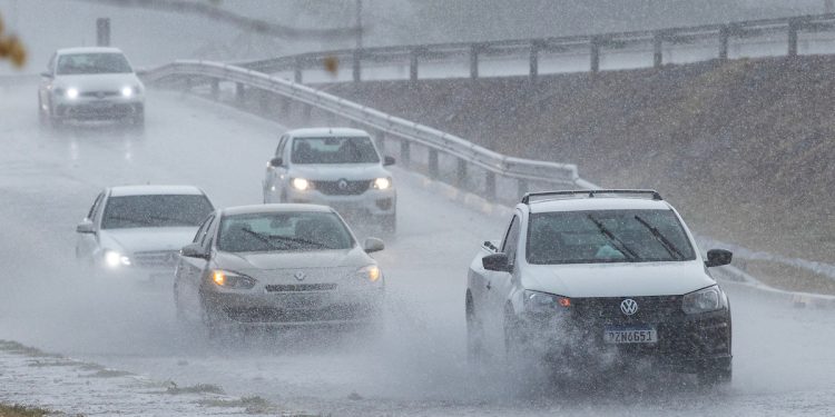 DF registra tempestade com granizo após manhã de calorão
