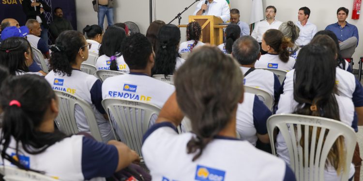 Ibaneis lança novo ciclo do RenovaDF com 2.300 vagas