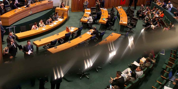 Deputado que não trabalhar terá prazo para justificar falta na CLDF