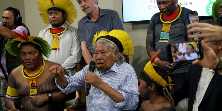 Raoni desafia planos de Petrobras e Lula na COP30: “Não queremos petróleo na Amazônia”