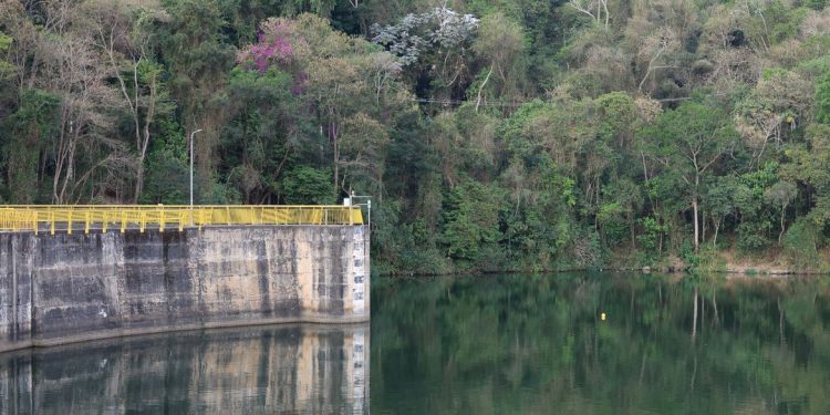 Crise hídrica em São Paulo reacende debate sobre Sabesp enquanto mundo reestatiza a água