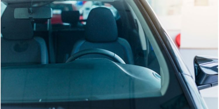 Bebê passa 40 minutos preso em carro sob sol das 12h, em Águas Claras