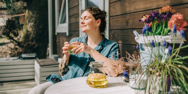 Esse chá ajuda a melhorar a digestão e reduzir gases e cólicas