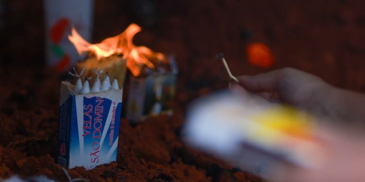 Dia de Finados: túmulos são soterrados no Campo da Esperança
