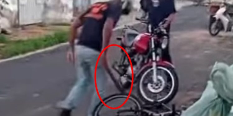 “Você vai morrer, véi”: dupla ameaça adolescente antes de atacá-lo