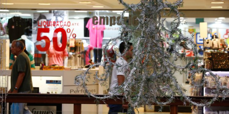 Comércio do DF prevê 3,8 mil novas vagas temporárias de emprego no fim do ano