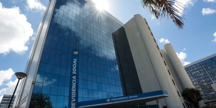 Farra do INSS: ONGs investigadas têm sede em mesmo prédio no DF