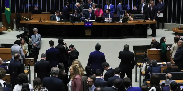 Bancada cristã apoia indicação de Messias para fazer andar pautas antiaborto no STF