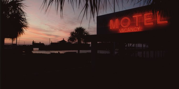 Servidor público é estrangulado em quarto de motel. Polícia investiga