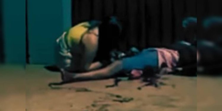 Com sangue escorrendo, homem pede socorro após ser atacado por mulher