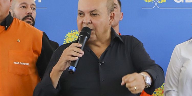 Ibaneis diz que Arruda “afundou o DF na corrupção e na miséria”