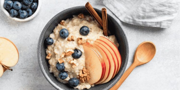 Mingau de aveia: saiba os benefícios e como fazer a receita poderosa