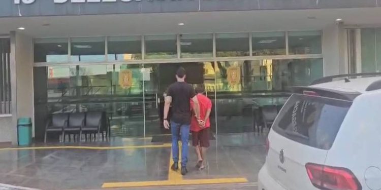 Jovem é estuprada após ser arrastada pelo cabelo de parada de ônibus