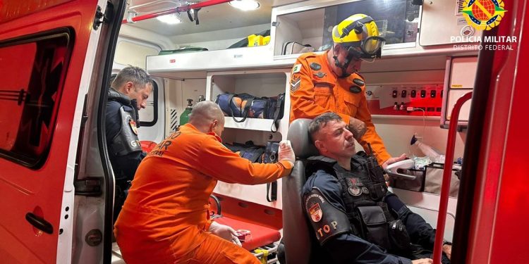 Enfrentando fumaça tóxica, PMs salvam vítimas de incêndio no DF