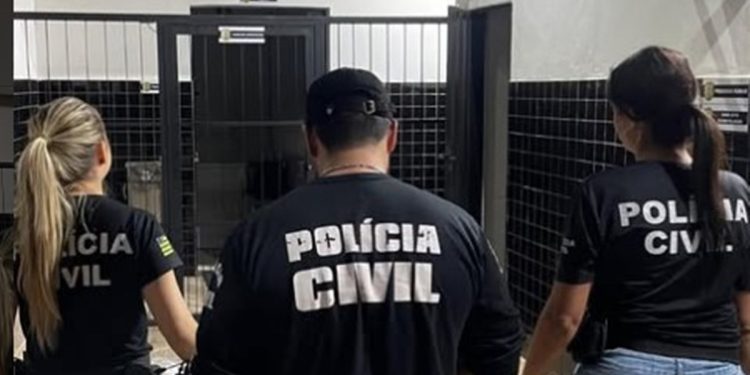 Padrasto estupra enteada de 15 anos, guarda vídeo no celular e é preso