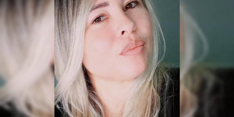 Policial penal é achada morta em casa com muro pichado “X9” e CV