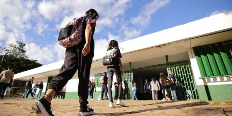 Enem: DF tem menor taxa de inscritos da rede pública no Centro-Oeste