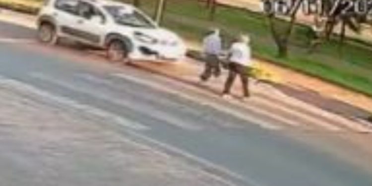 Casal de idosos é atropelado na faixa de pedestres no DF