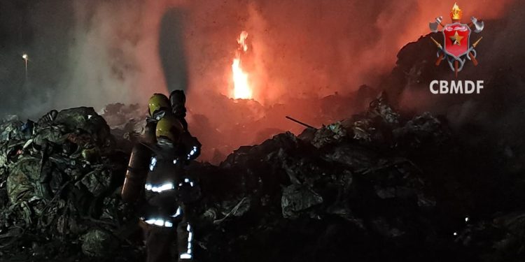 Incêndio em depósito de Ceilândia levou 8 horas para ser controlado