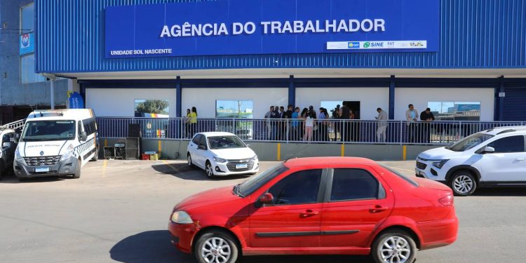 Semana começa com 888 vagas de emprego disponíveis no Distrito Federal