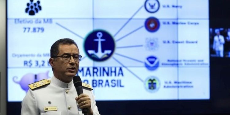 Ex-comandante da Marinha foi preso enquanto treinava em academia no DF