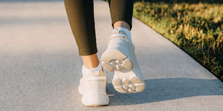 Andar mais de 3 mil passos por dia pode retardar o avanço do Alzheimer