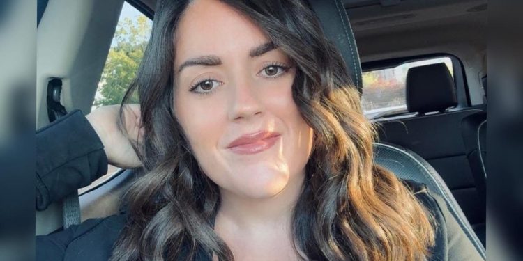 Mulher acorda com rosto paralisado e descobre câncer raro no sangue