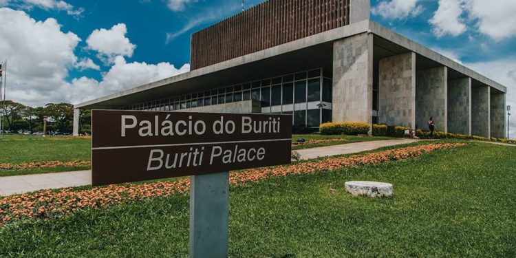 Ibaneis decreta ponto facultativo e DF terá feriado prolongado