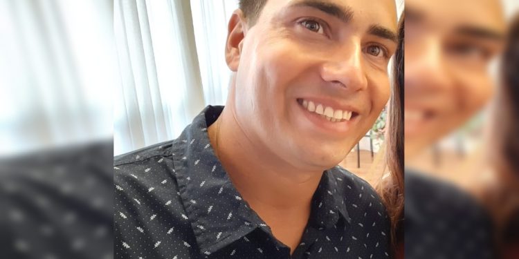 Homem que jogou carro em ribanceira para matar ex está foragido