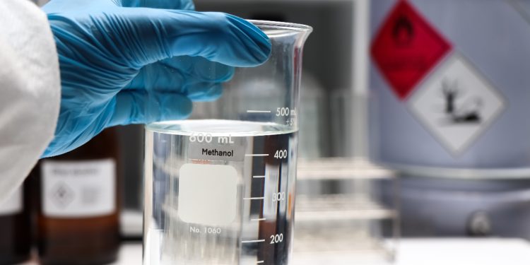 Homem com suspeita de intoxicação por metanol no DF está na UTI