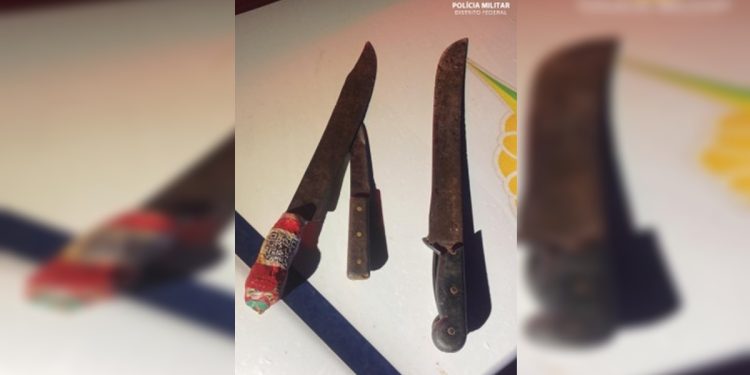 Armado com facão, homem é preso por ameaçar própria família no DF