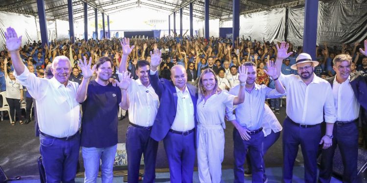 Ibaneis lança Feirão do Trabalhador e comemora formatura do RenovaDF