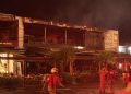 Imagens mostram pagode rolando quando incêndio começou a destruir bar